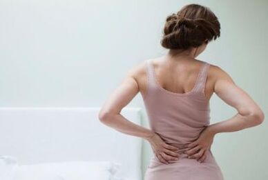 болки во грбот кај жена
