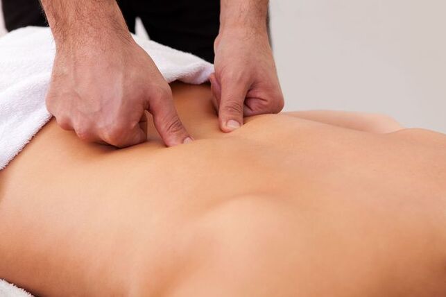 Терапевтска масажа - метод за ослободување од болки во грбот во пределот на лопатките